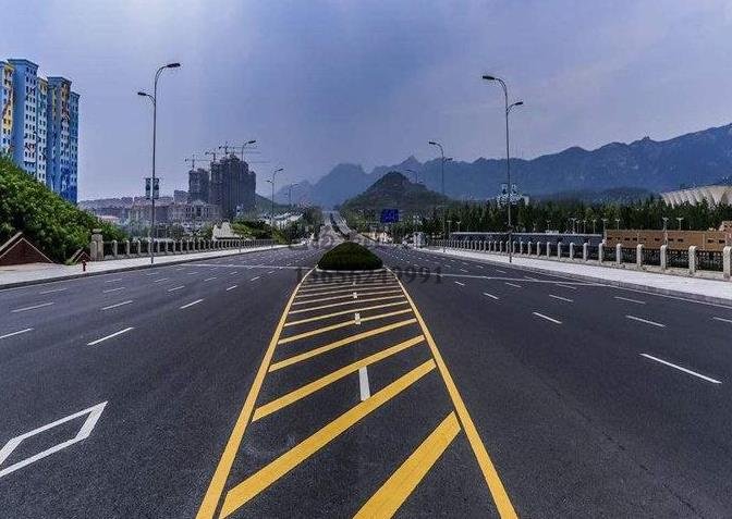 鎮(zhèn)江道路劃線，鎮(zhèn)江道路劃線施工單位？飛揚(yáng)市政專業(yè)可靠！