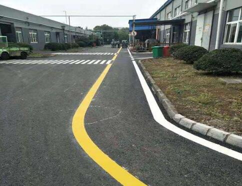 廠區(qū)道路劃線作用是什么，廠區(qū)道路劃線找誰？飛揚市政口碑好