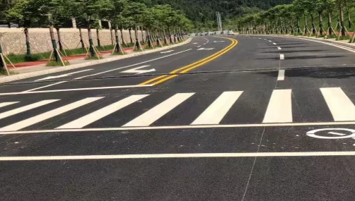 蘇州廠區(qū)停車(chē)場(chǎng)車(chē)位劃線哪家好？專(zhuān)業(yè)團(tuán)隊(duì)為您定制方案